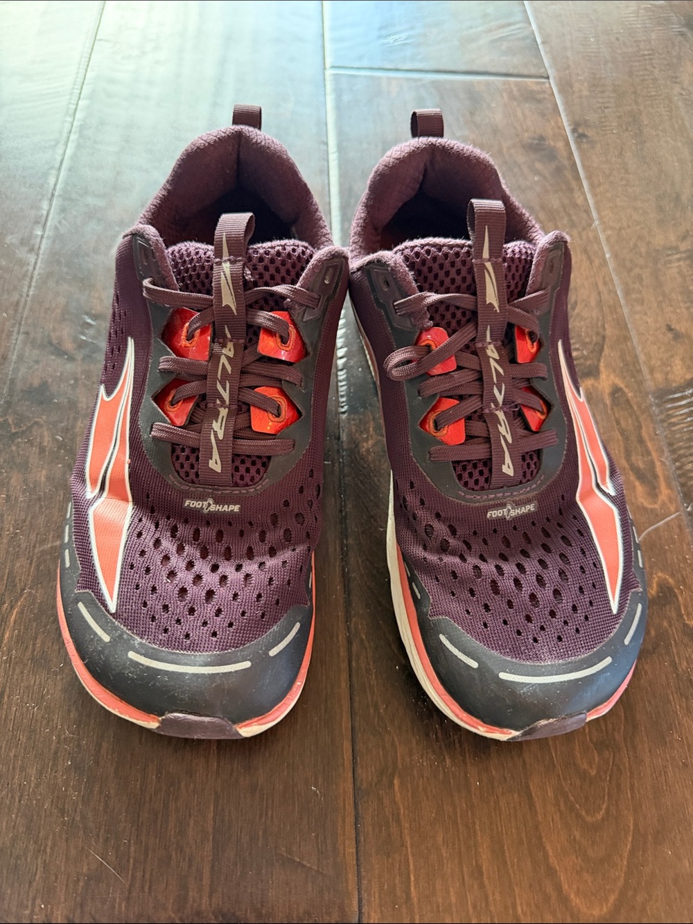Altra Torin 4 Plush Road Running Shoes. Women’s Sz 8.5. Burgundy + Coral